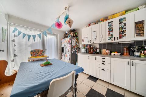 3 bedroom terraced house for sale, Fairfield, Royal Wootton Bassett, SN4