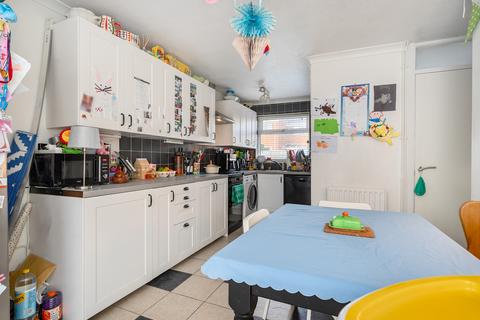 3 bedroom terraced house for sale, Fairfield, Royal Wootton Bassett, SN4