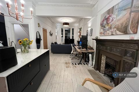 3 bedroom terraced house to rent, Barton Road, Greater London, W14