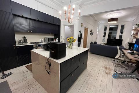 3 bedroom terraced house to rent, Barton Road, Greater London, W14