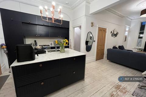 3 bedroom terraced house to rent, Barton Road, Greater London, W14