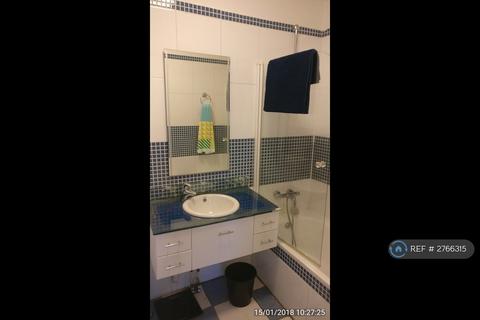 2 bedroom flat to rent, Knighton Park Road, Leicester, LE2