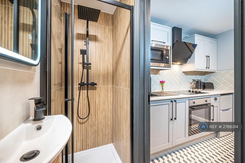 Ensuite