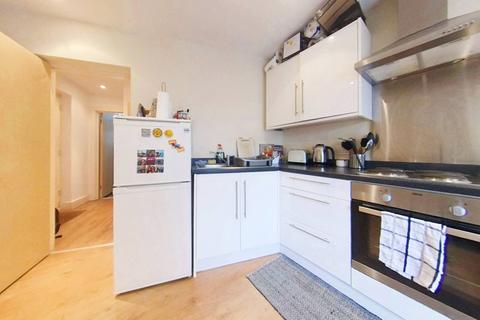 1 bedroom flat to rent, Garratt Lane, London SW18