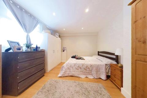 1 bedroom flat to rent, Garratt Lane, London SW18