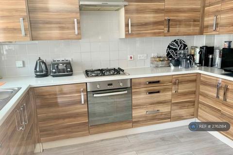 4 bedroom semi-detached house to rent, Sam Harrison Way, Northampton, NN5