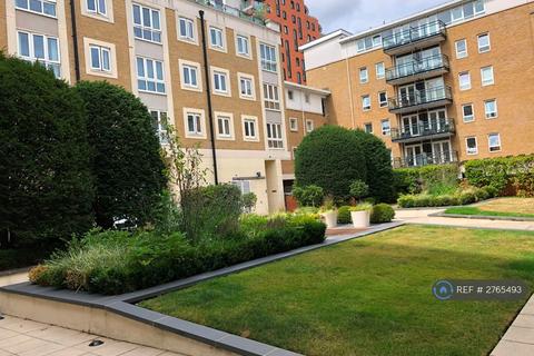 2 bedroom flat to rent, Castle Court, London, SW15