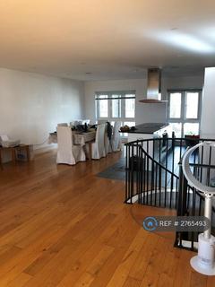 2 bedroom flat to rent, Castle Court, London, SW15