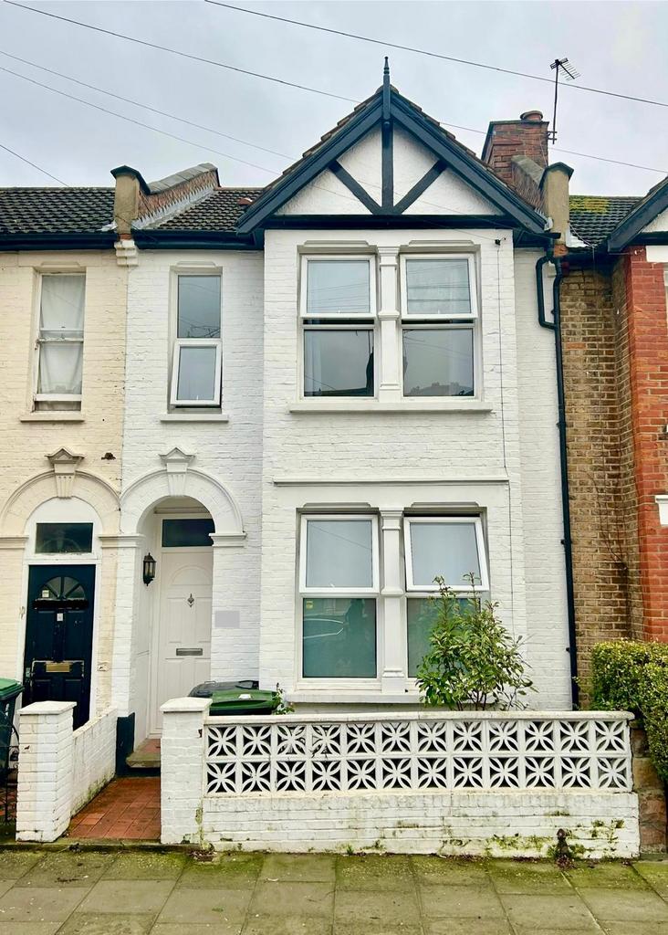 3 bedroom terraced house n17
