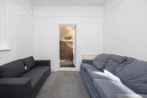 5 bedroom terraced house to rent, Trinity Street, Brighton