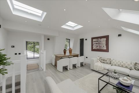 3 bedroom flat for sale, Goodwin Road, Shepherd's Bush W12