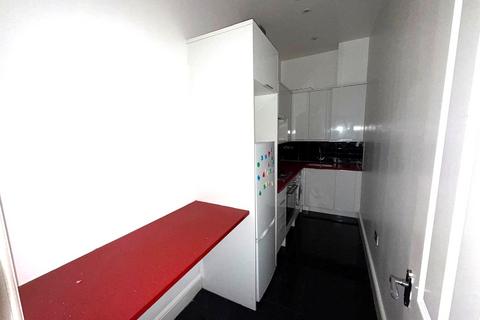 1 bedroom flat to rent, Park Parade