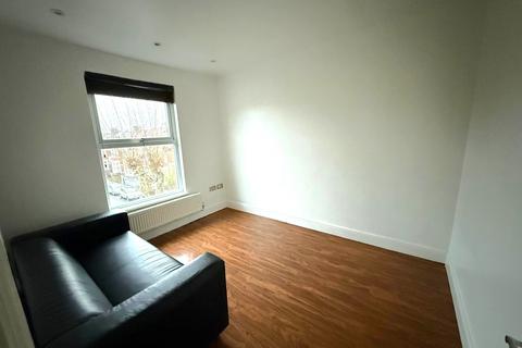 1 bedroom flat to rent, Park Parade