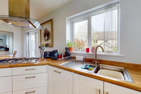 3 bedroom semi-detached house for sale, Fieldway, Ilkley, LS29