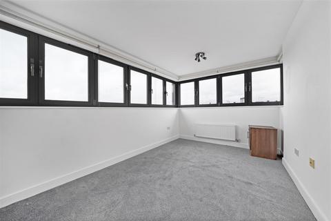 2 bedroom flat for sale, Bramley Crescent, Ilford