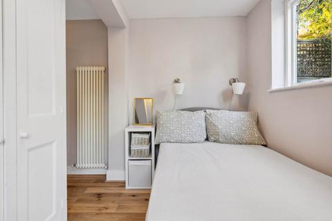 2 bedroom flat to rent, Brookville Road , London ,
