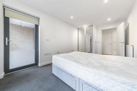 2 bedroom flat to rent, Cowley Road, London SW9