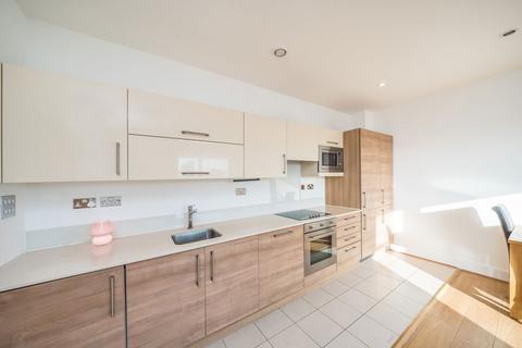 2 bedroom flat to rent, Cornell Square, London SW8