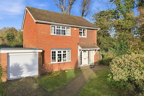 4 bedroom detached house for sale, Avenue Road, Ingatestone, CM4