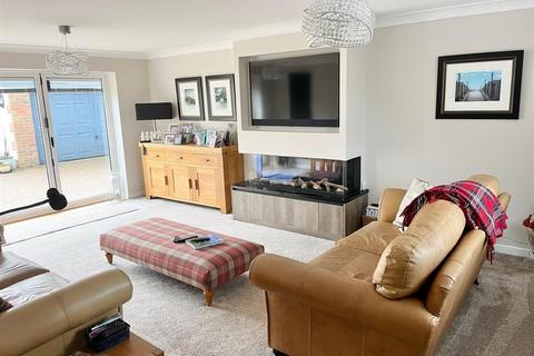 3 bedroom semi-detached house for sale, Chyngton Lane, Seaford