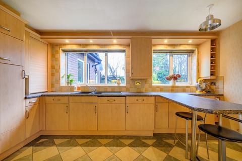 6 bedroom detached house for sale, Westwood Close, Leeds, LS27