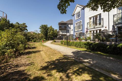 Redbud Road, Tonbridge