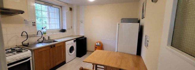 Hollybush-gardens-e2-9qt-1022858