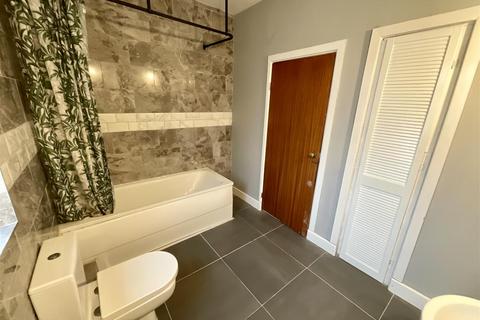 3 bedroom terraced house for sale, Ropewalk Road, Llanelli
