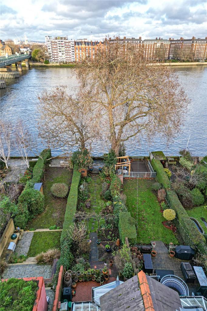 North Facing Thames