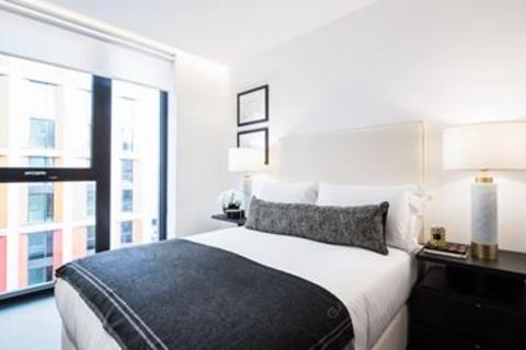 3 bedroom flat to rent, Charles Clowes Walk, SW11