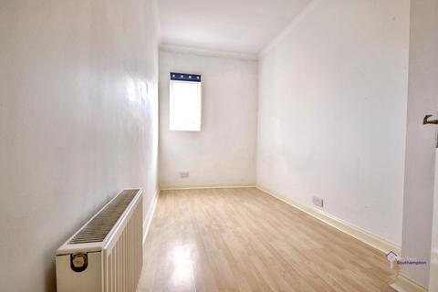 2 bedroom flat to rent, Emsworth Road, Southampton, SO15