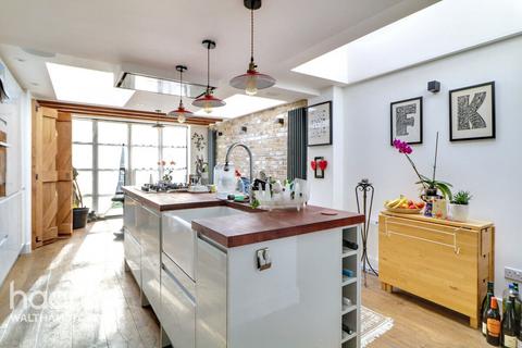 2 bedroom terraced house for sale, Walpole Road, Walthamstow