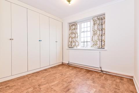3 bedroom flat to rent, Portsmouth Road, Putney, London, SW15