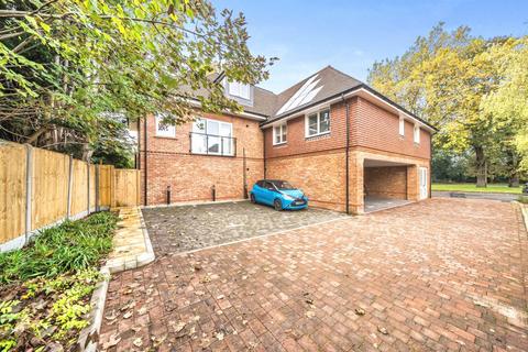 undefined, Kingsway, Surrey GU21