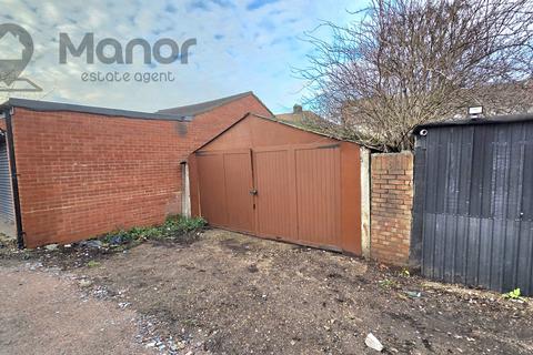 Garage to rent, Selwyn Avenue, Ilford, IG3 8JP