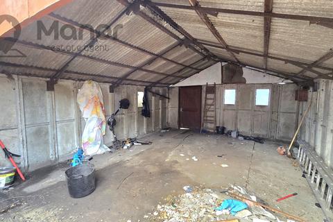 Garage to rent, Selwyn Avenue, Ilford, IG3 8JP