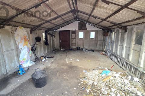 Garage to rent, Selwyn Avenue, Ilford, IG3 8JP
