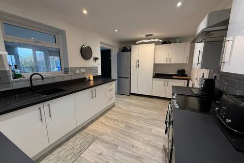 3 bedroom semi-detached house for sale, Chelmer Close, Kirby Cross, Frinton-on-Sea, CO13