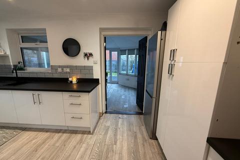 3 bedroom semi-detached house for sale, Chelmer Close, Kirby Cross, Frinton-on-Sea, CO13