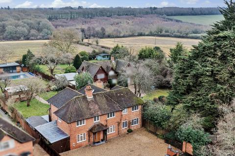undefined, Southend Bradfield - wonderful views, walk to the village shop & post office, cricket pitch, pub/restaurant