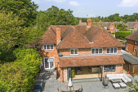 undefined, Southend Bradfield - wonderful views, walk to the village shop & post office, cricket pitch, pub/restaurant