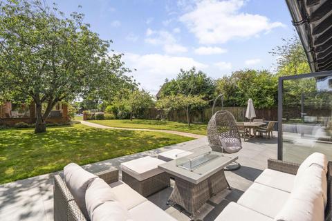 undefined, Southend Bradfield - wonderful views, walk to the village shop & post office, cricket pitch, pub/restaurant
