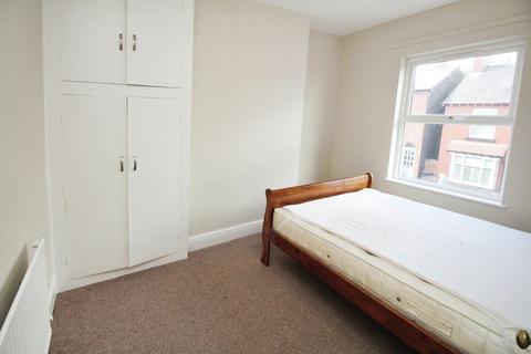 3 bedroom end of terrace house to rent, Hobson Street, Cheshire SK11