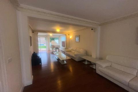 4 bedroom detached house to rent - Penshurst Gardens, Edgware