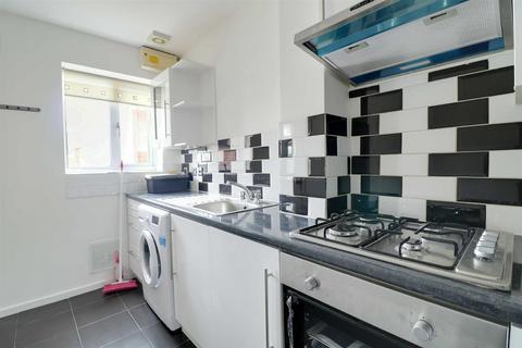 2 bedroom mews to rent, Signal Grove, Bloxwich
