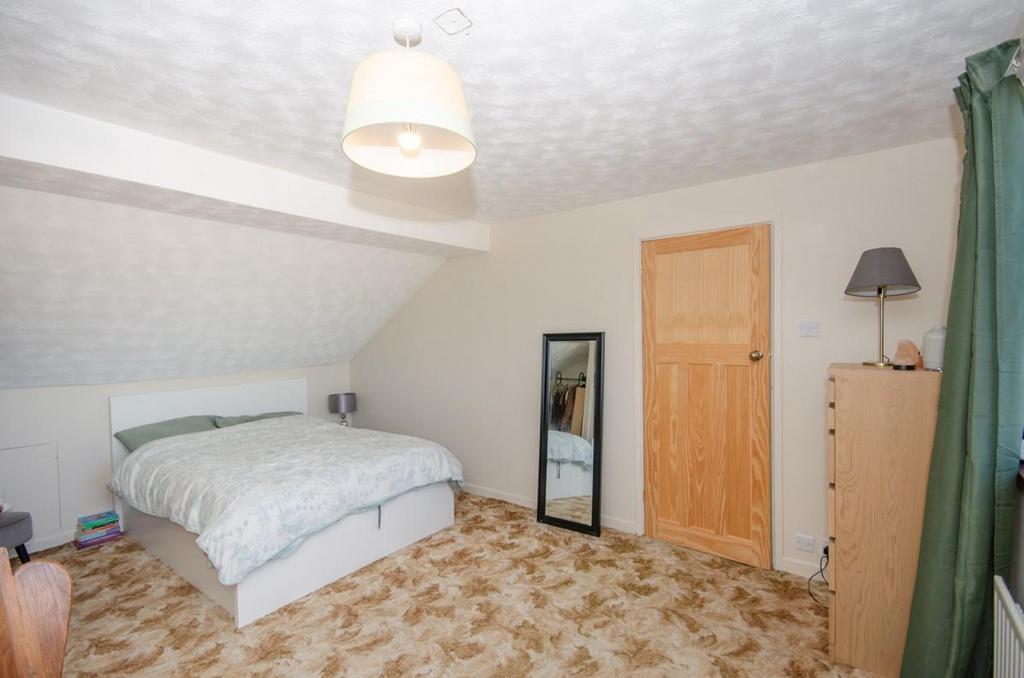 Bed 4-loft room pic 2.jpg