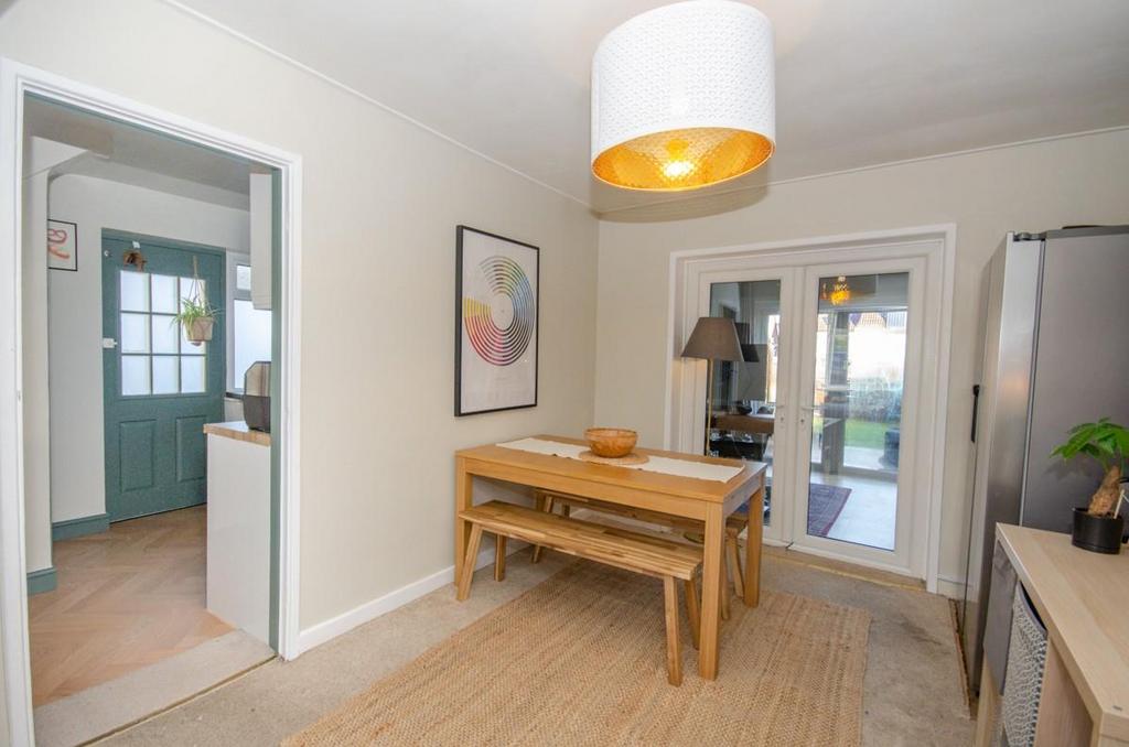 Dining room pic 2.jpg