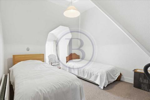 5 bedroom semi-detached house for sale, Mercers Road, London