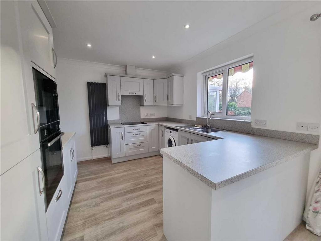 Dining Kitchen:
