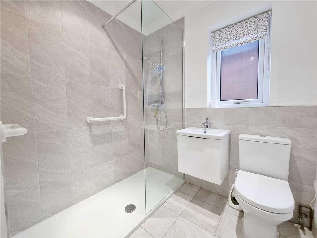 Shower Room: